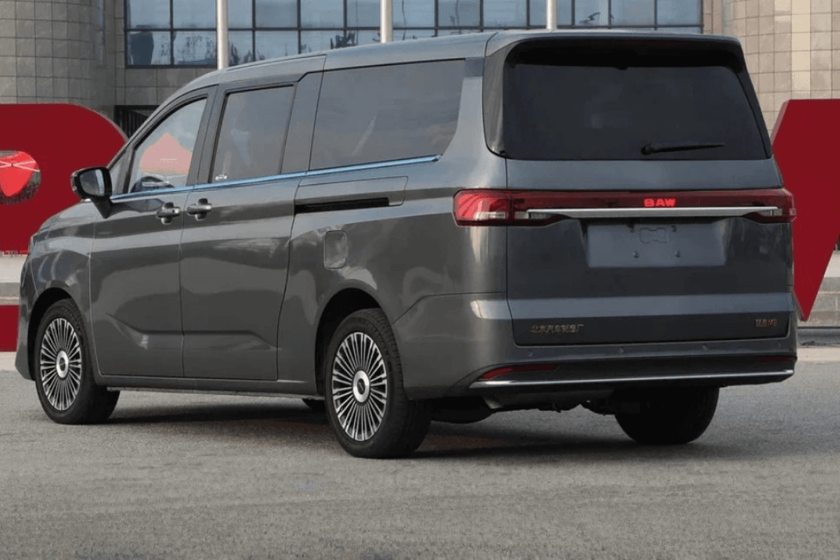 BAW M8 вид сзади