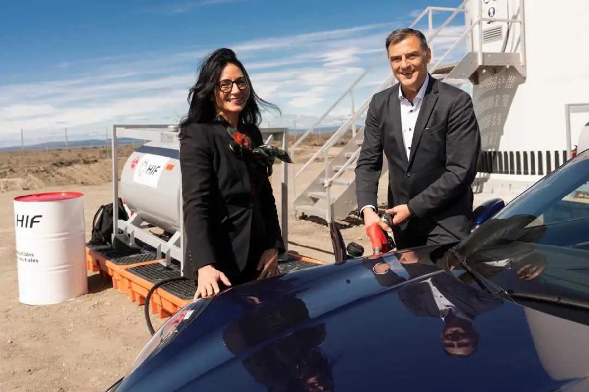 Porsche на заводе в Чили производит синтетическое топливо из воды и углекислого газа