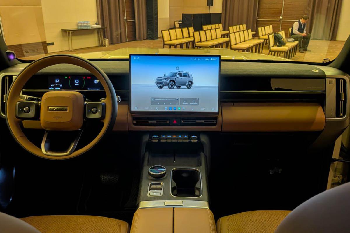 салон кроссовера iCaur V27