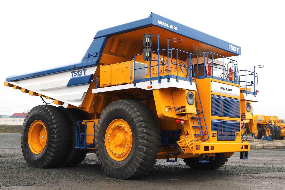 136-тонный БЕЛАЗ-7513Т в Мурманской области