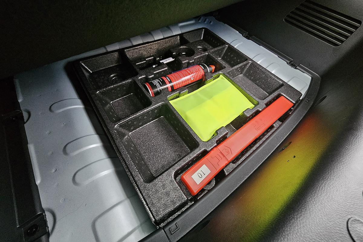 Ниша для автоинструмента в Dongfeng Box