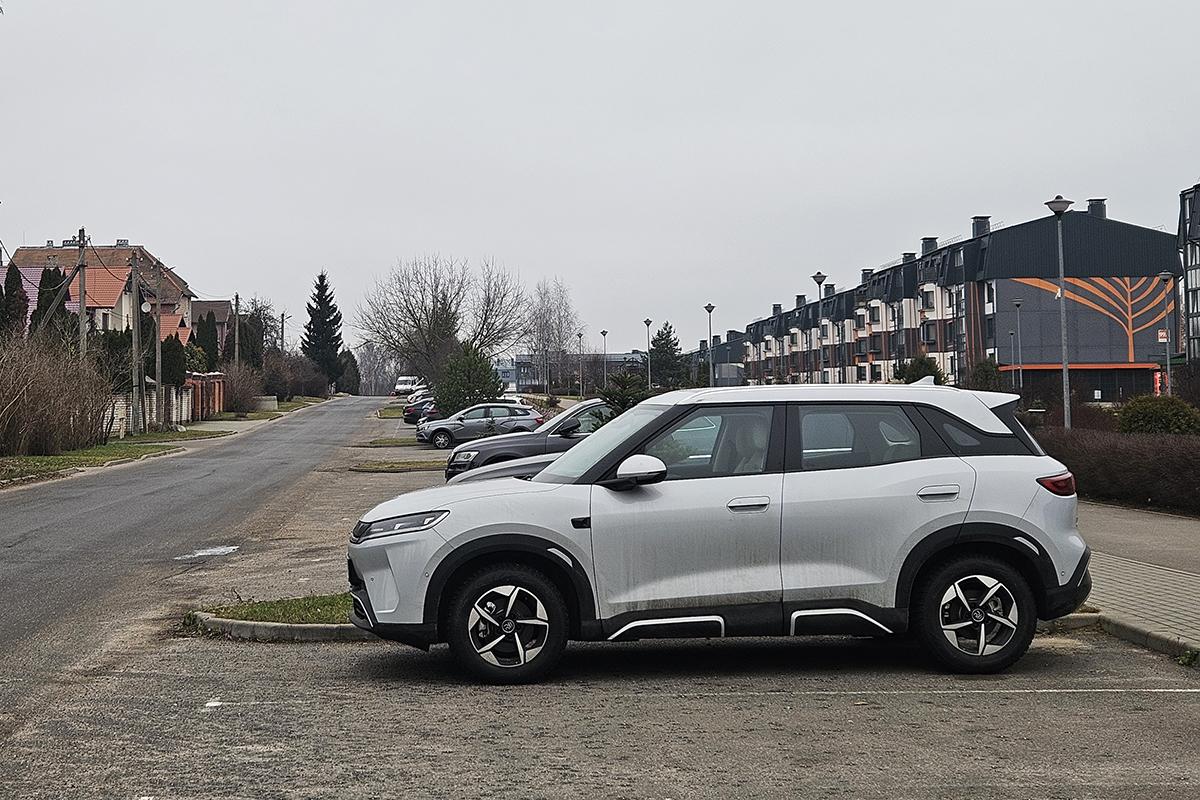 BYD Yuan Up на парковке