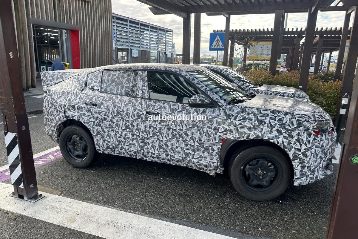 Fiat Fastback под камуфляжем вид сбоку