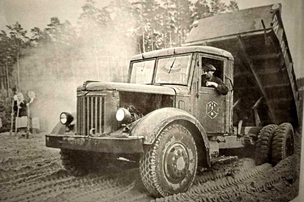 Самосвал МАЗ-205