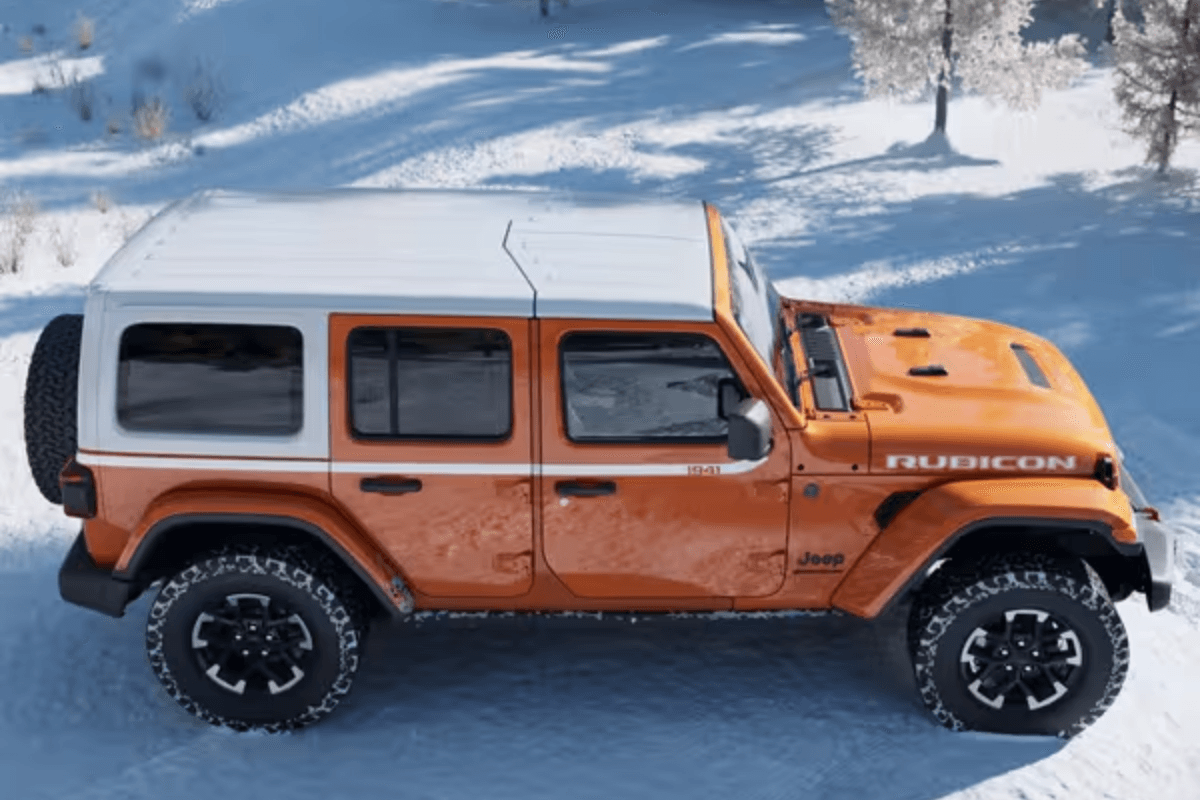 Jeep Wrangler Rubicon: вид сверху