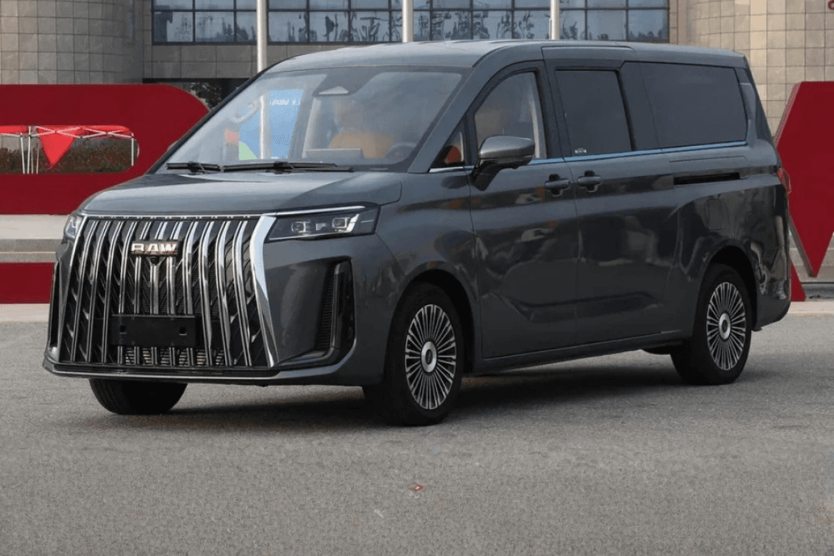 BAW M8 вид спереди