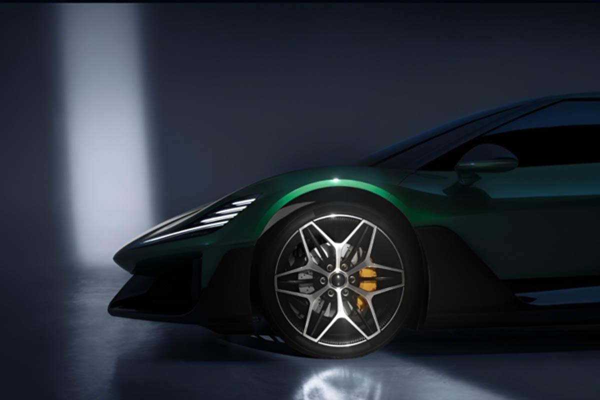 гиперкар сбоку крупно