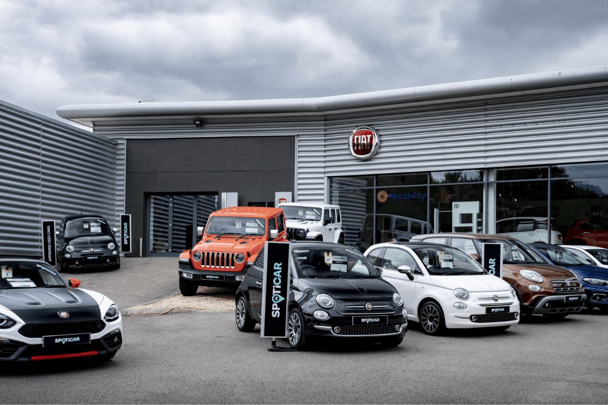 Автосалон FIAT в Европе