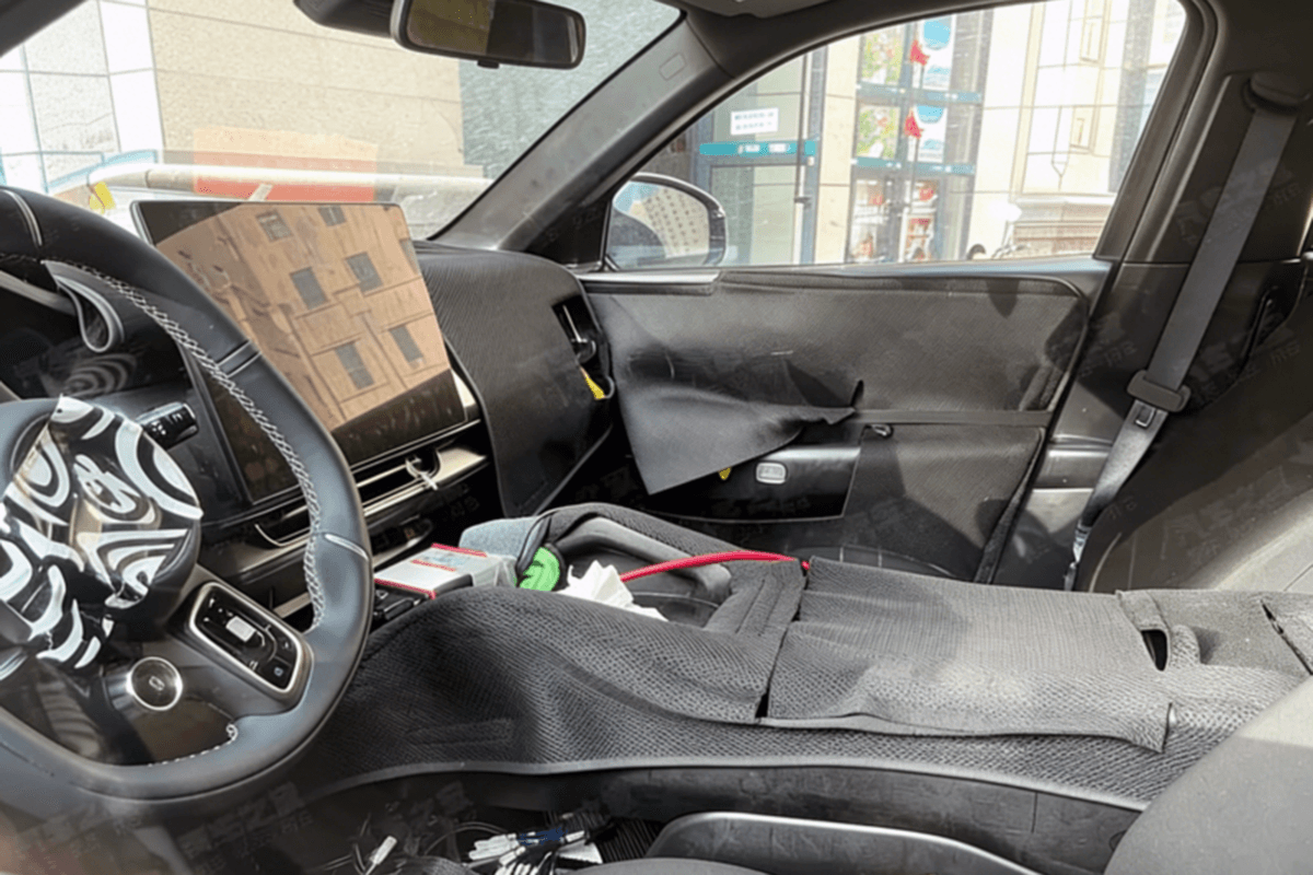 Приборная панель Zeekr 8X – шпионские фото