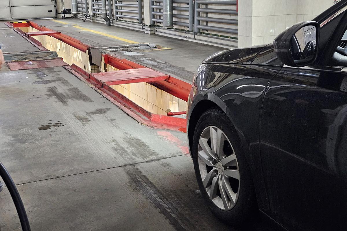 Автомобиль проходит техосмотр