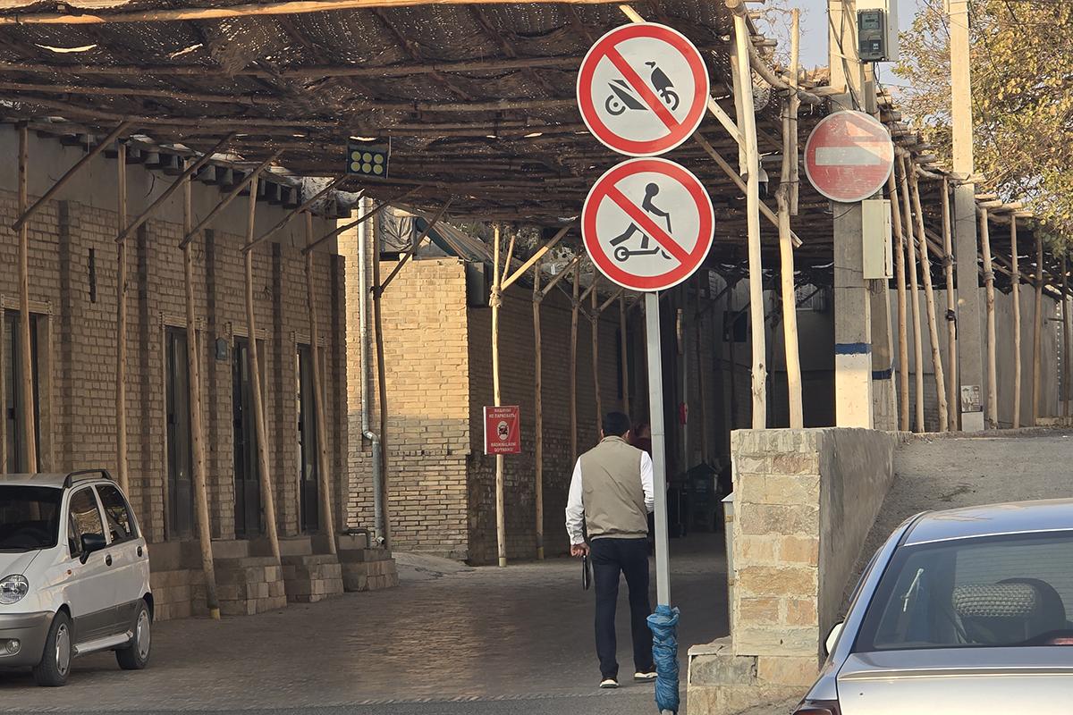 Знаки запрещено движение мотоциклов и скутеров