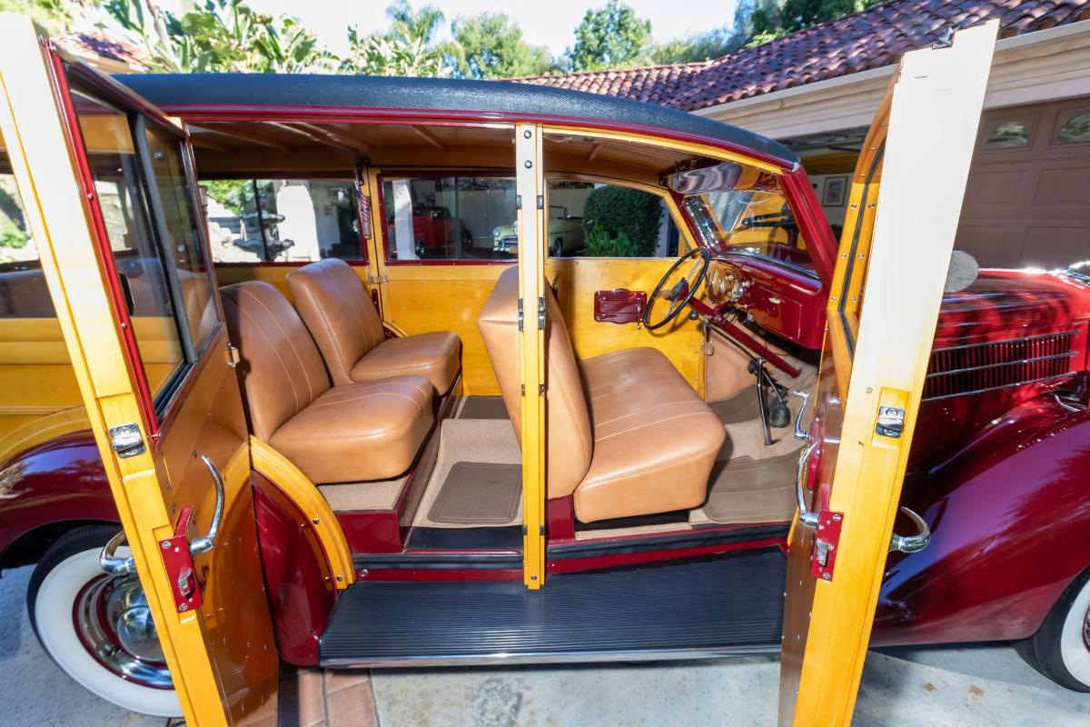 Салон Ford Woodie Wagon 1936 общий вид