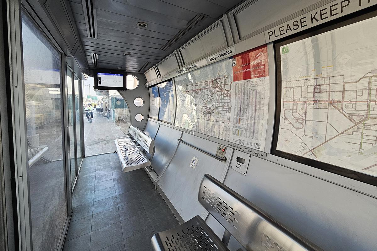 Остановка автобуса в Дубае внутри как выглядит