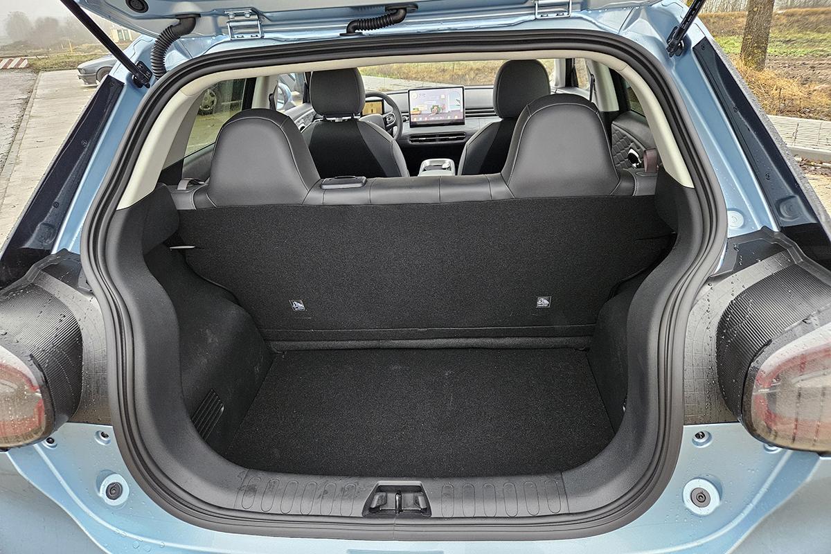 Отсутствие шторки багажника на Dongfeng Box