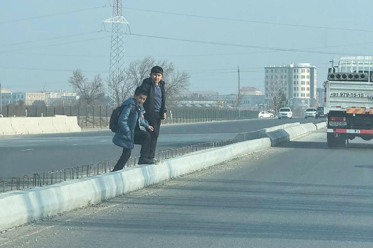 Дети перебегают дорогу