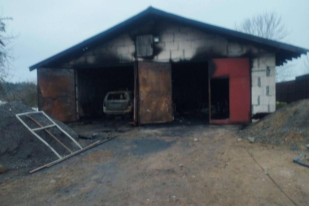 Последствия пожара в гараже в Покути