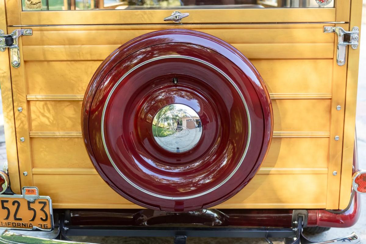 Задний вид Ford Woodie Wagon 1936