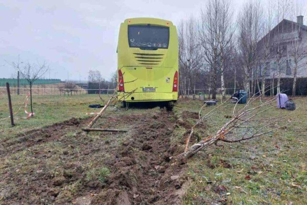 Пострадавший в ДТП автобус с белорусскими туристами