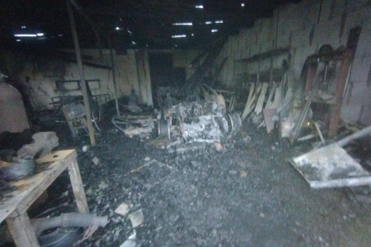 Последствия пожара в гараже в Покути