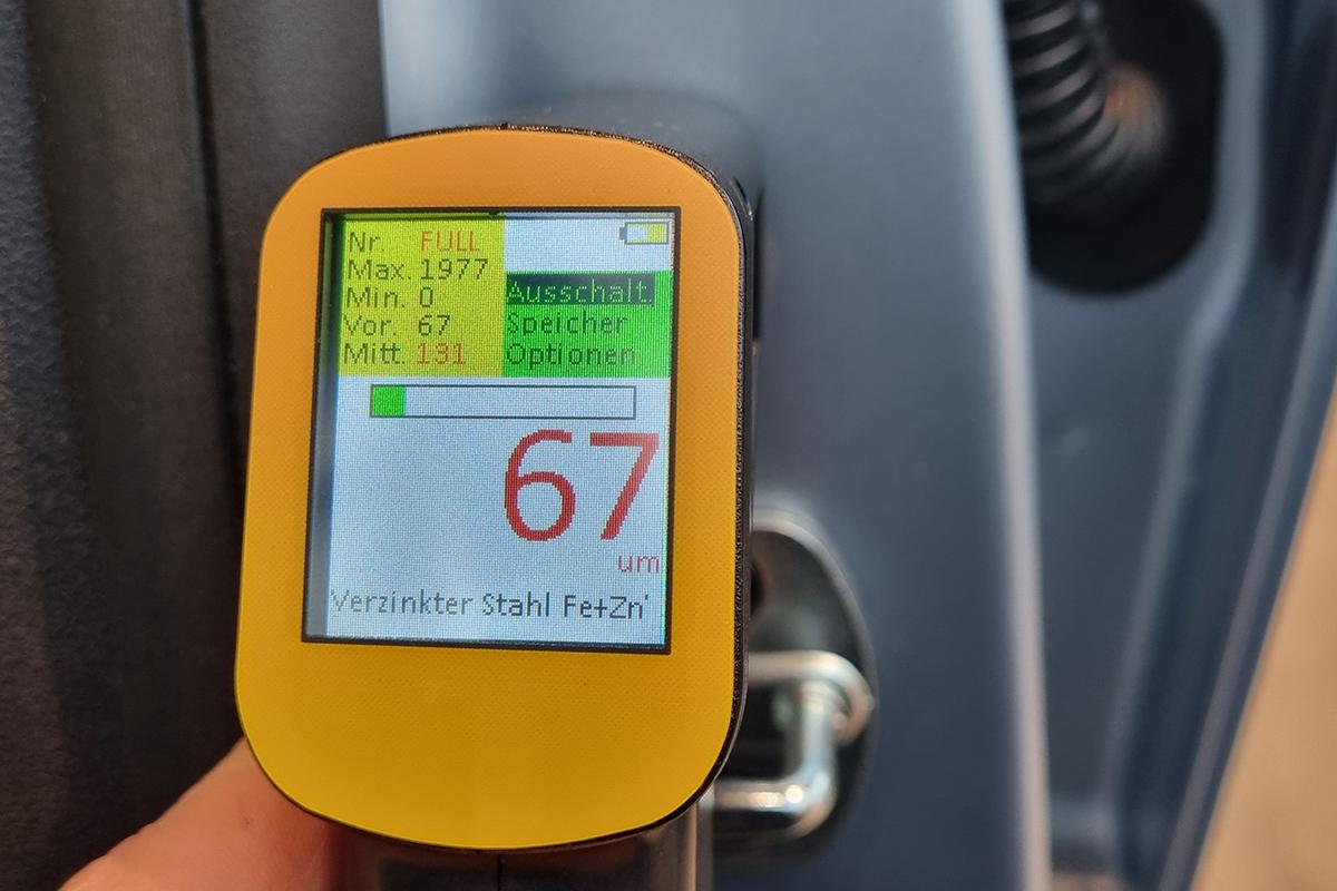 Толщиномер измеряет толщину ЛКП на авто