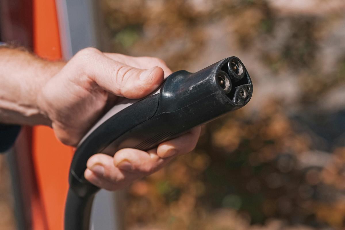 Зарядка электромобиля