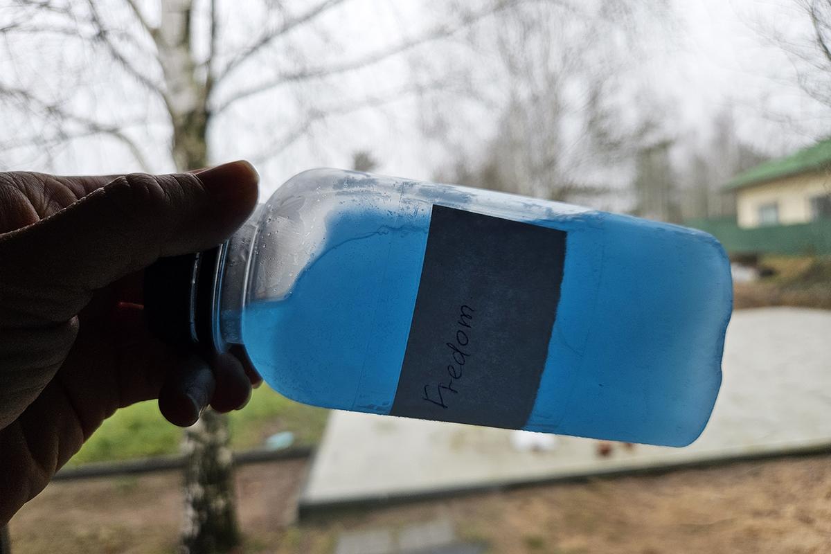 Незамерзайка Freedom превратилась в лед