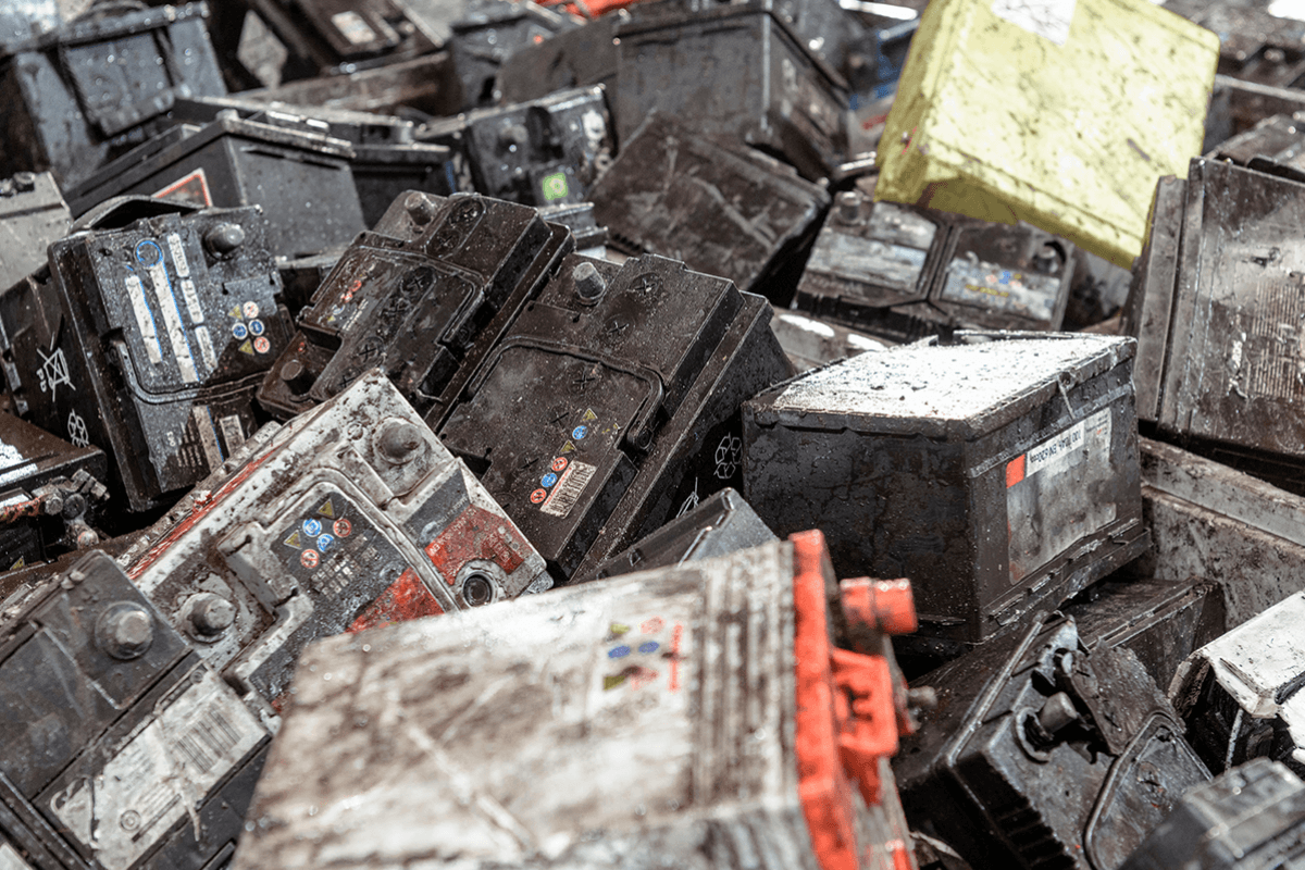 Свалка аккумуляторов