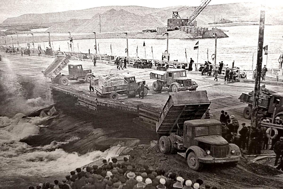 Самосвал МАЗ-205