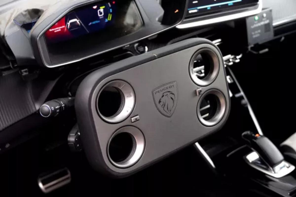 Прямоугольный руль Peugeot Hypersquare