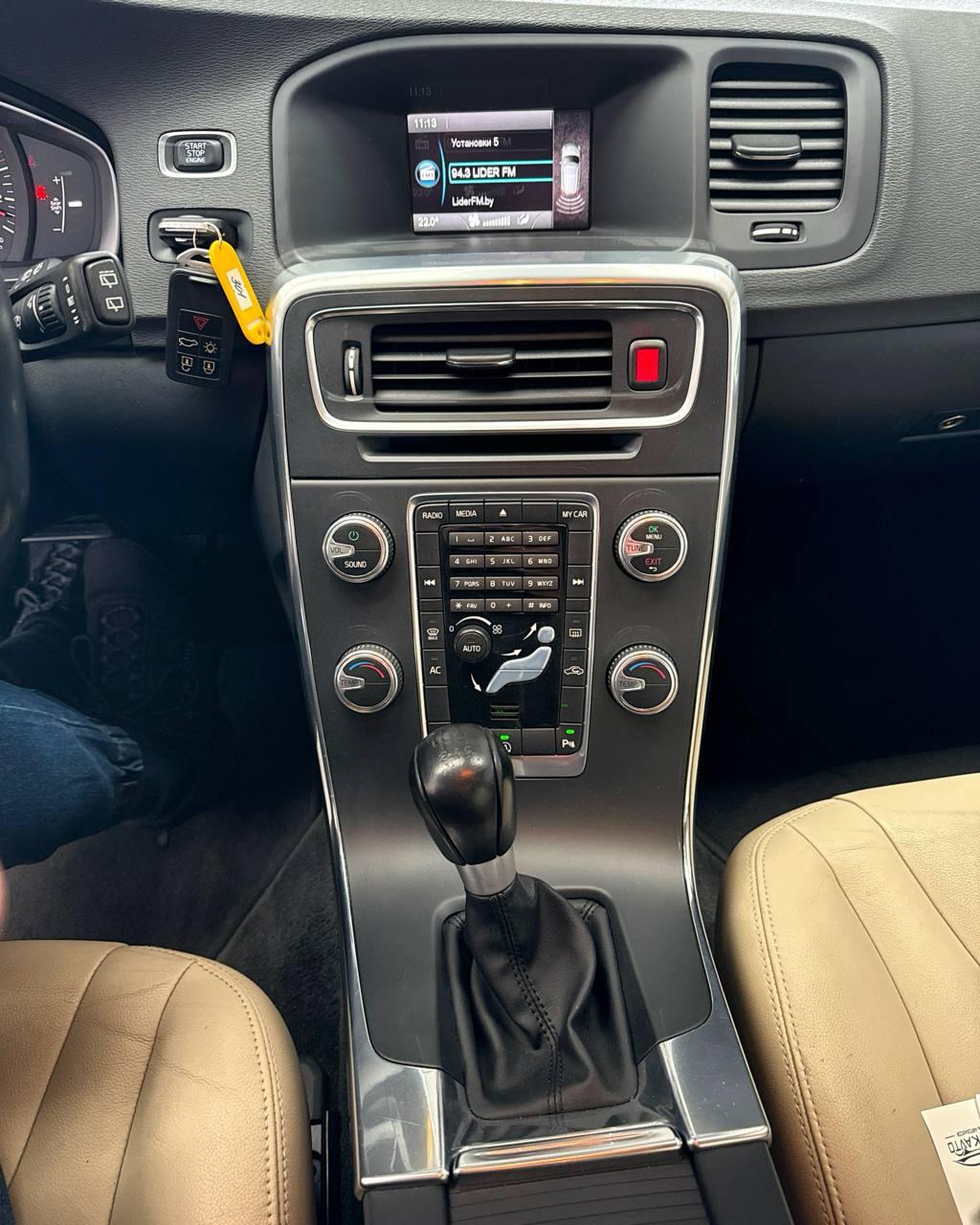 Volvo V60 I · Рестайлинг , 2015 г., механика, дизель - фото 12