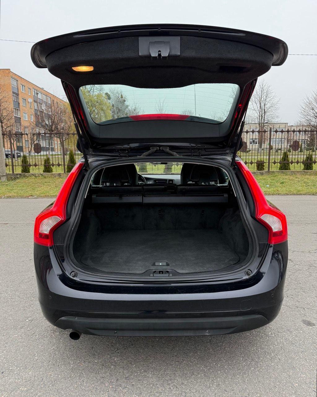 Volvo V60 I , 2011 г., механика, дизель - фото 12