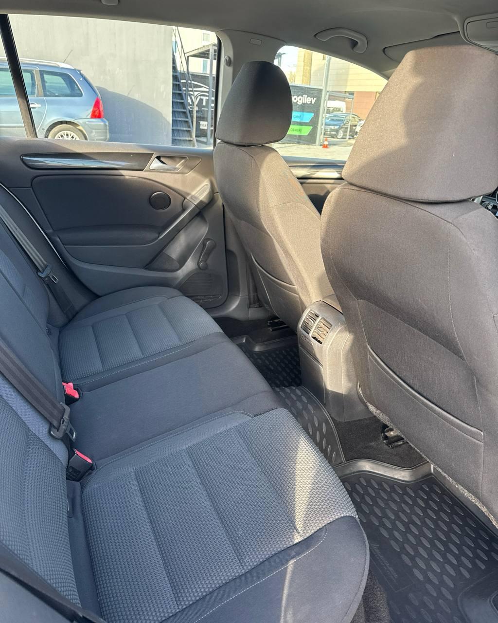 Volkswagen Golf VI , 2009 г., механика, бензин - фото 11