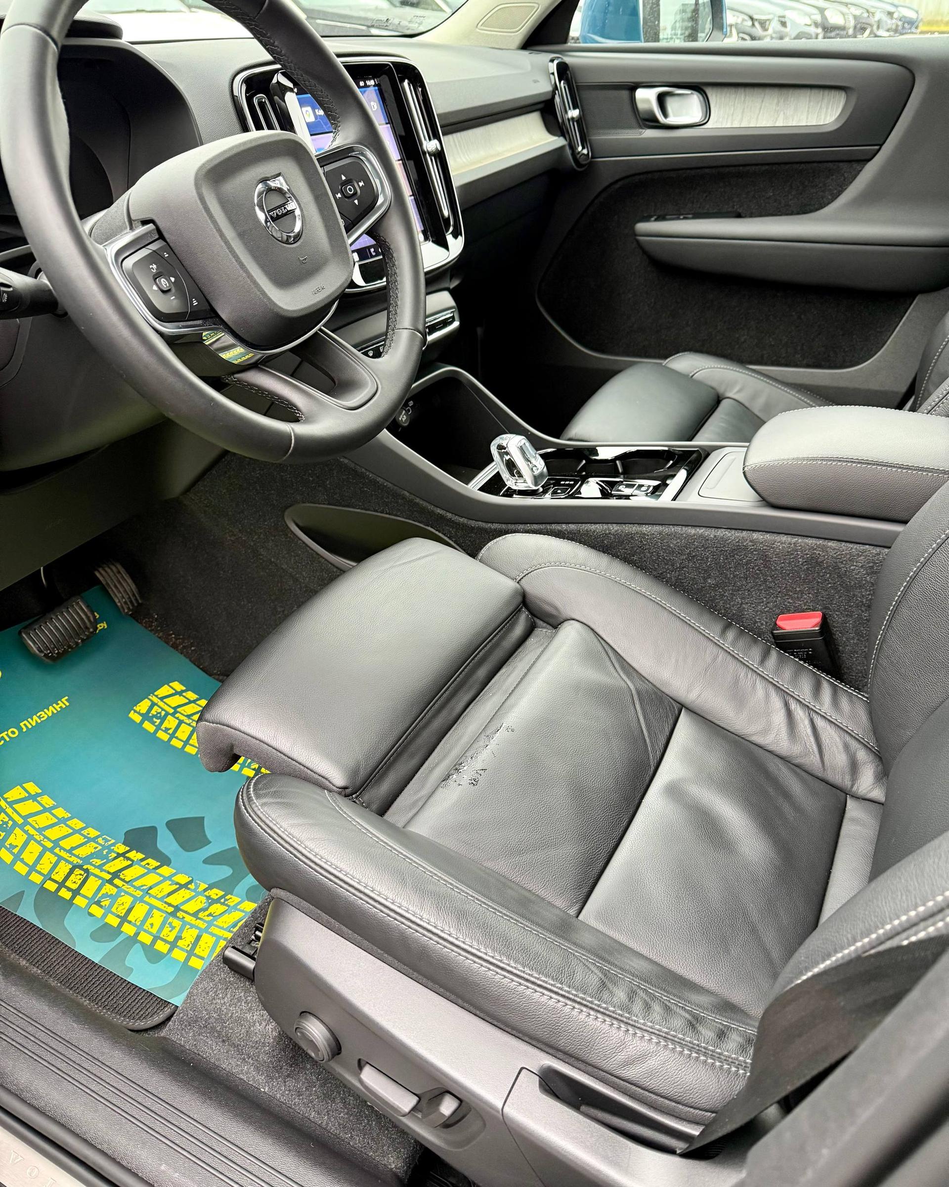 Volvo XC40 I · Рестайлинг , 2023 г., автомат, бензин - фото 10