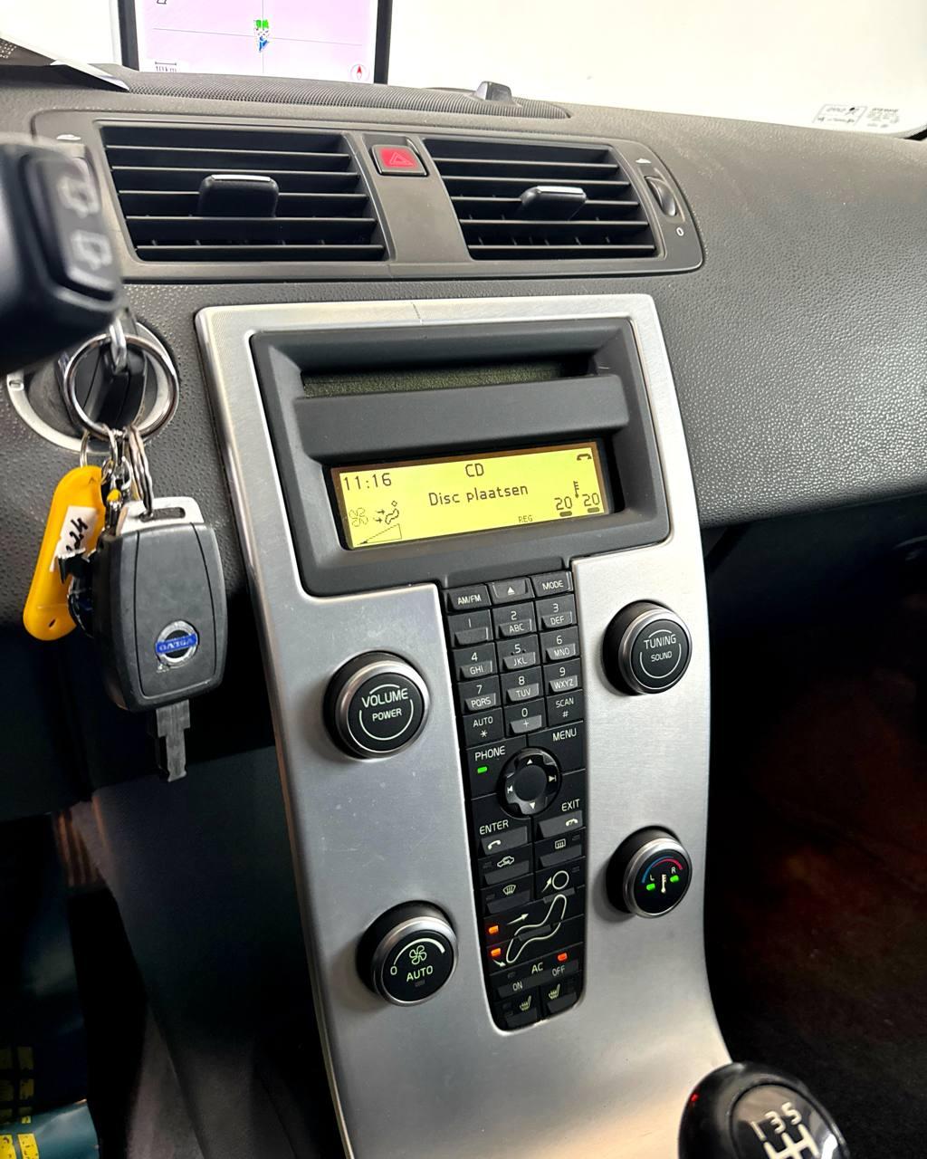 Volvo V50 I · 2-й рестайлинг , 2010 г., механика, дизель  - фото 12