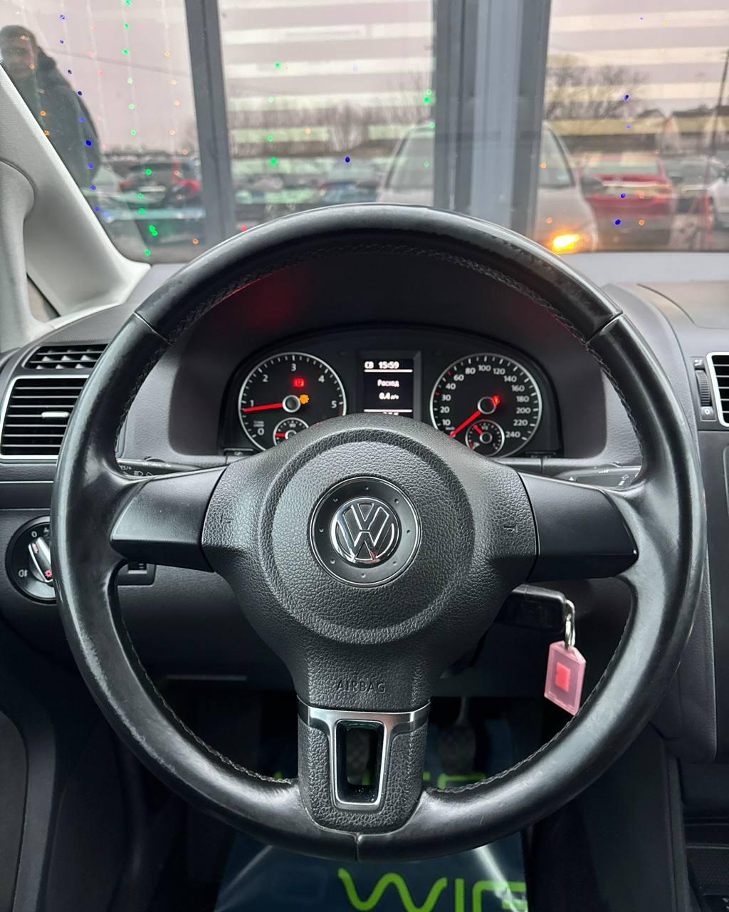 Volkswagen Touran I · 2-й рестайлинг , 2011 г., механика, дизель - фото 15