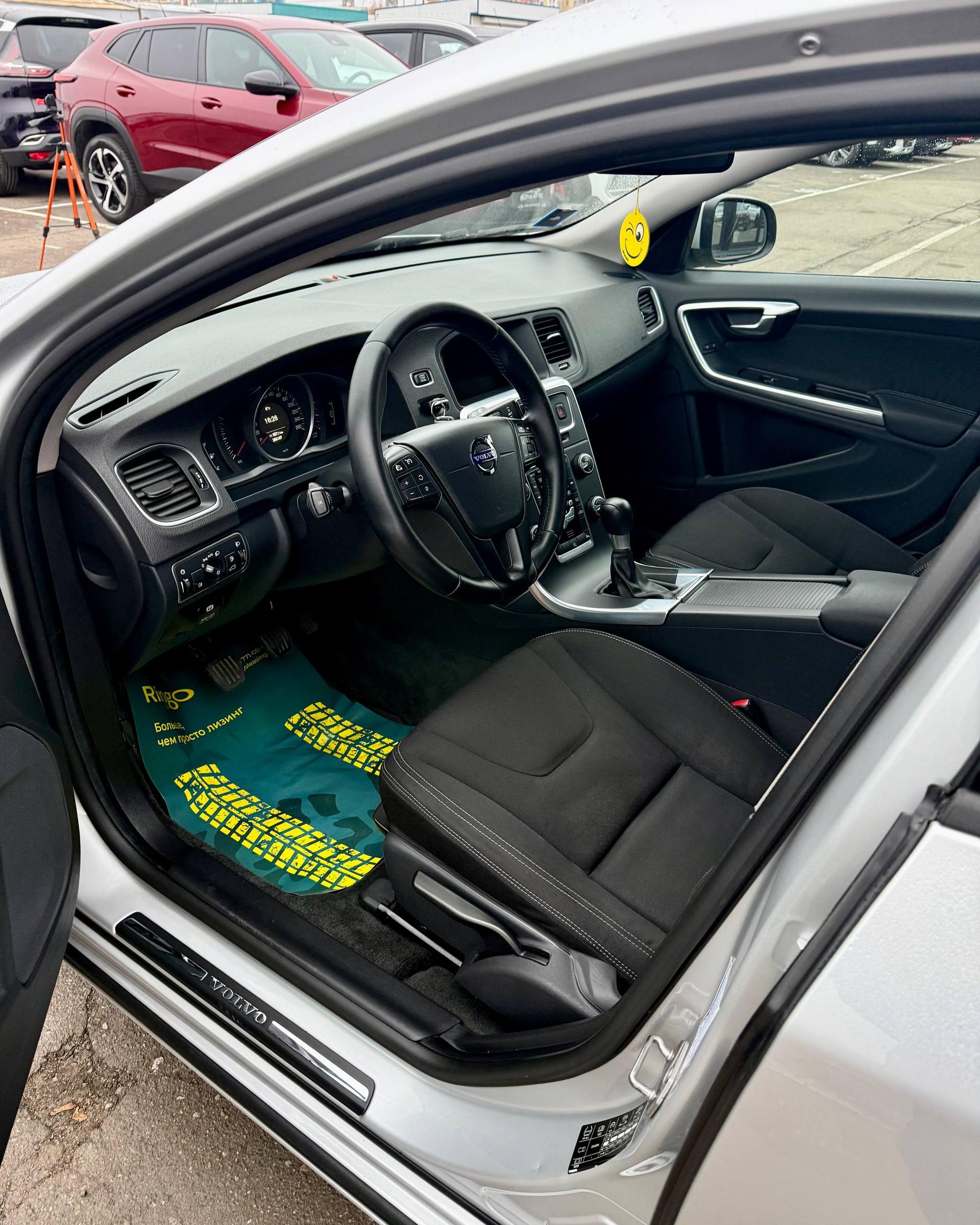 Volvo V60 I · Рестайлинг , 2013 г., механика, дизель - фото 10