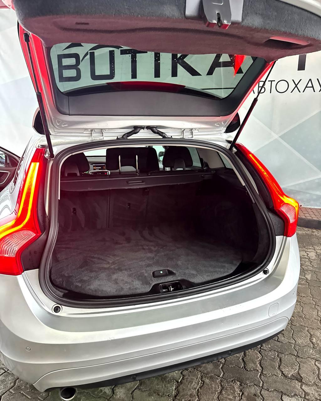 Volvo V60 I · Рестайлинг , 2013 г., механика, дизель - фото 15