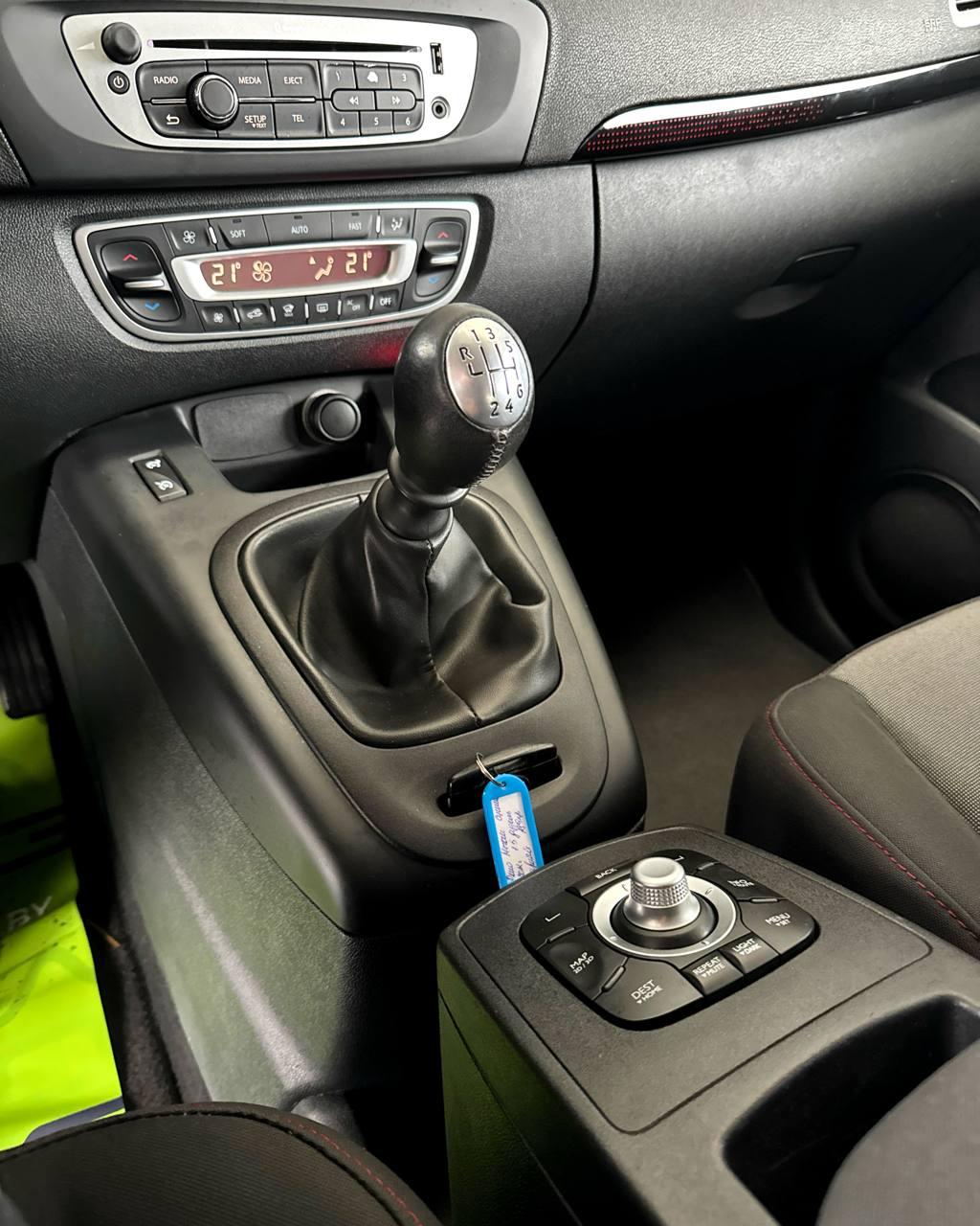 Renault Scenic III · 2-й рестайлинг , 2012 г., механика, дизель  - фото 12