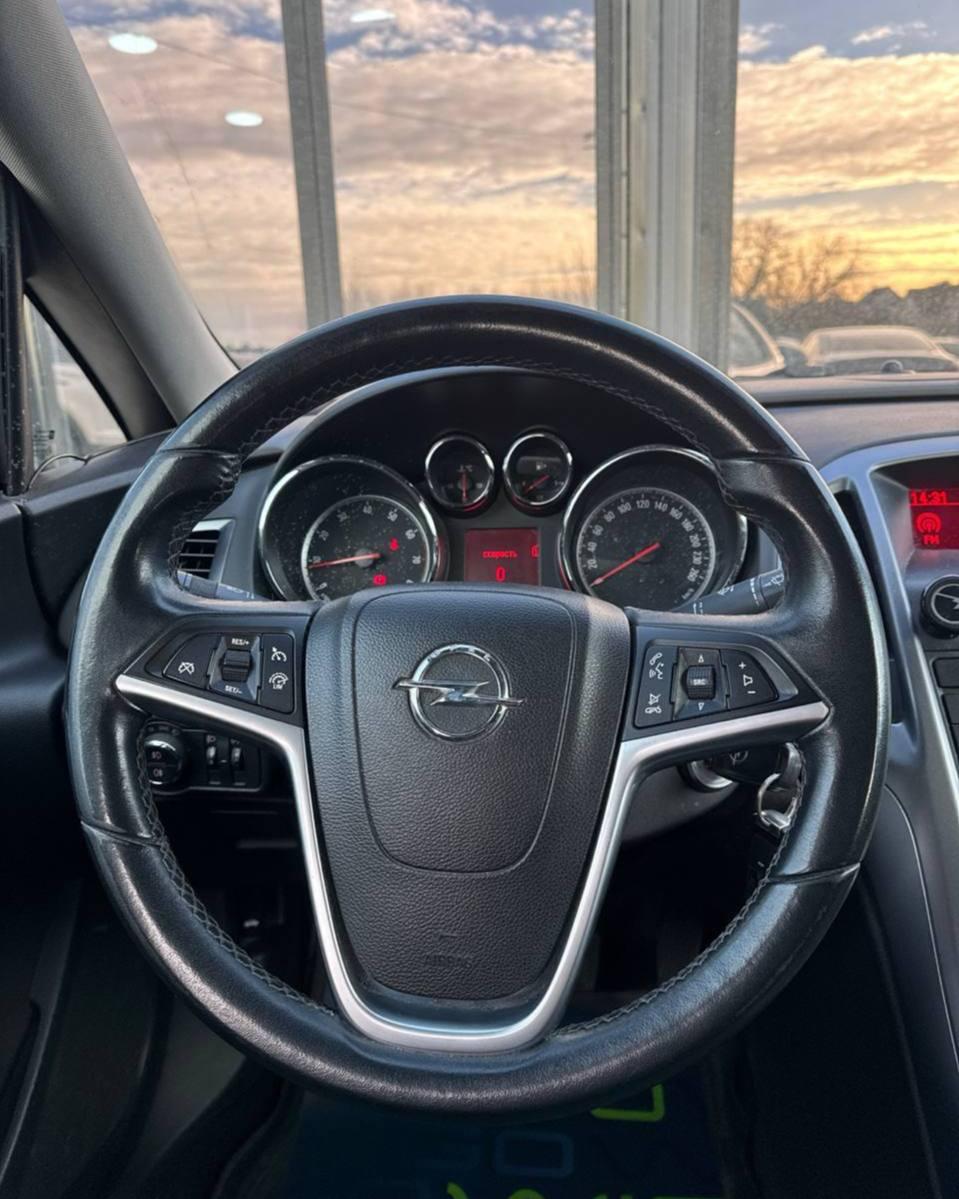 Opel Astra J · Рестайлинг , 2013 г., механика, бензин - фото 15