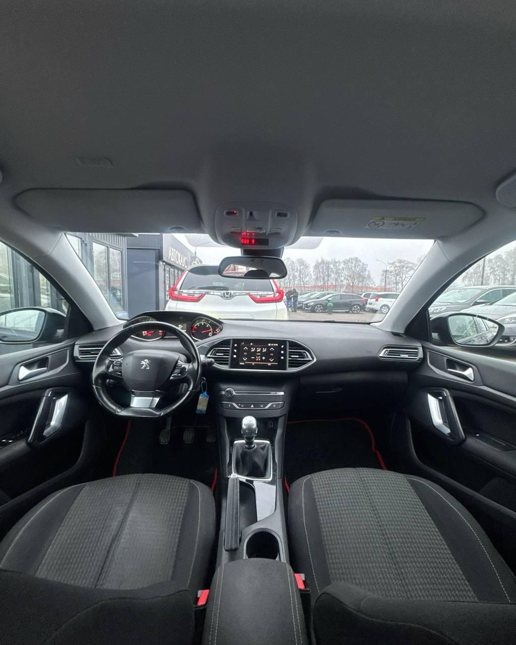 Peugeot 308 T9 · Рестайлинг , 2019 г., механика, дизель - фото 9