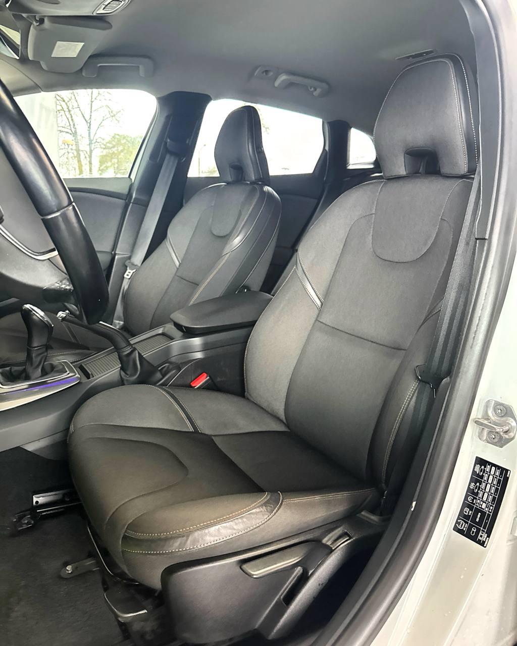 Volvo V40 Cross Country I , 2014 г., механика, дизель - фото 10