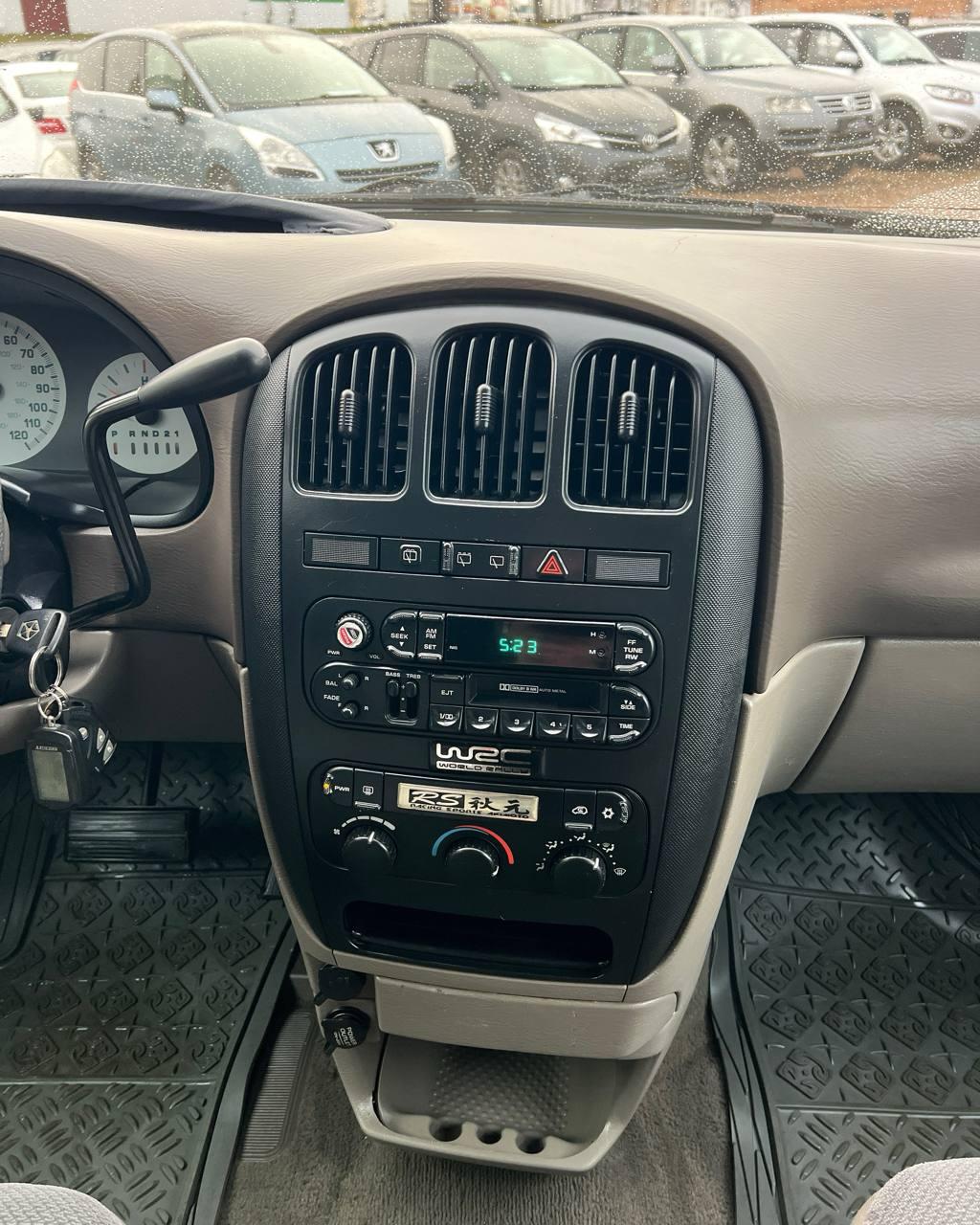 Chrysler Voyager IV , 2001 г., автомат, бензин - фото 14