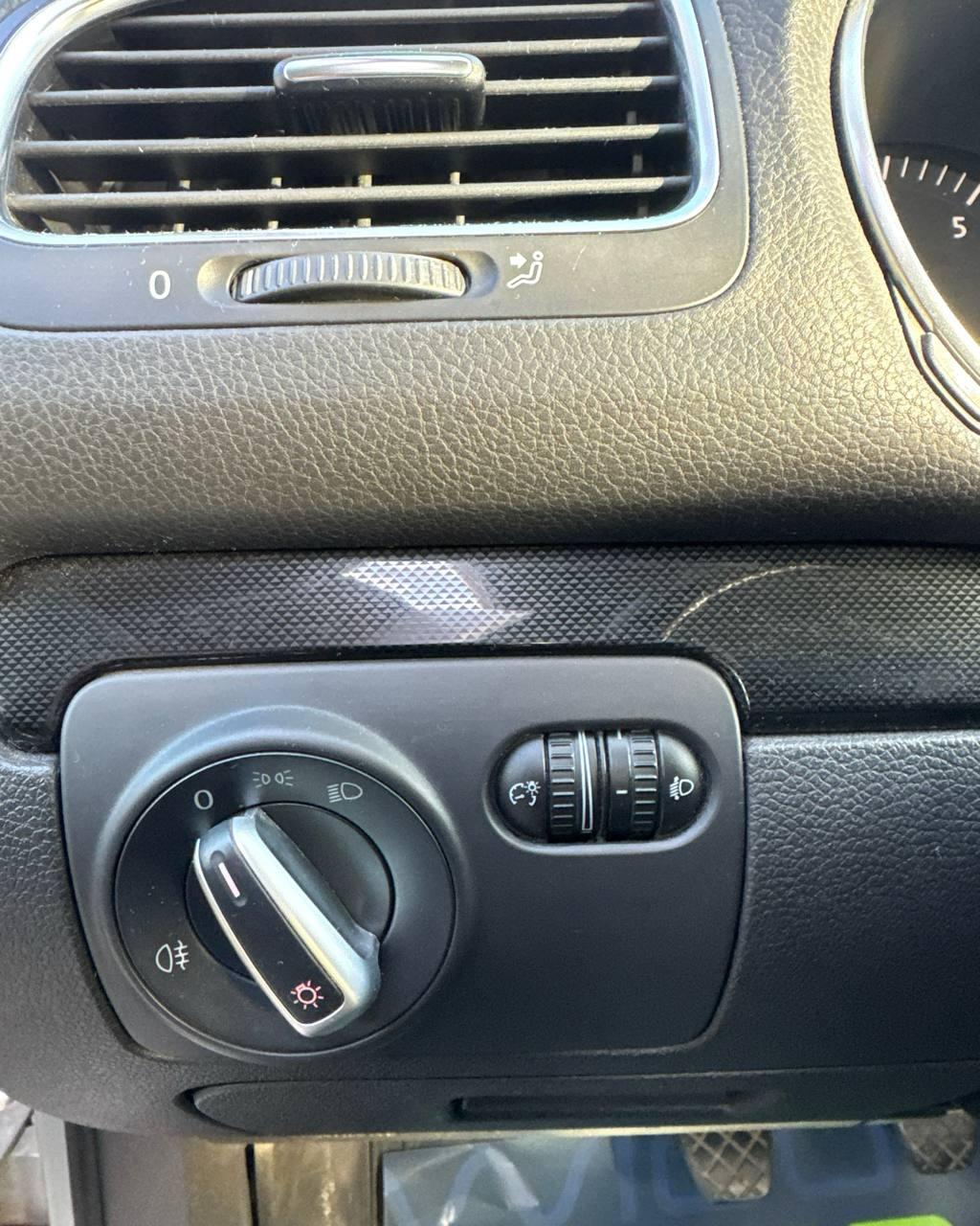 Volkswagen Golf VI , 2009 г., механика, бензин - фото 18