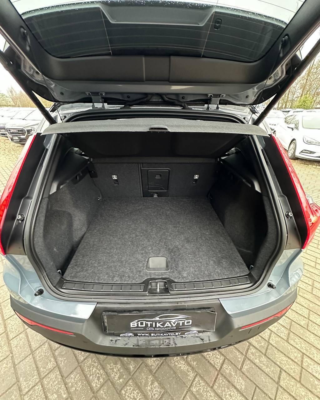 Volvo XC40 I · Рестайлинг , 2022 г., автомат, электро - фото 17