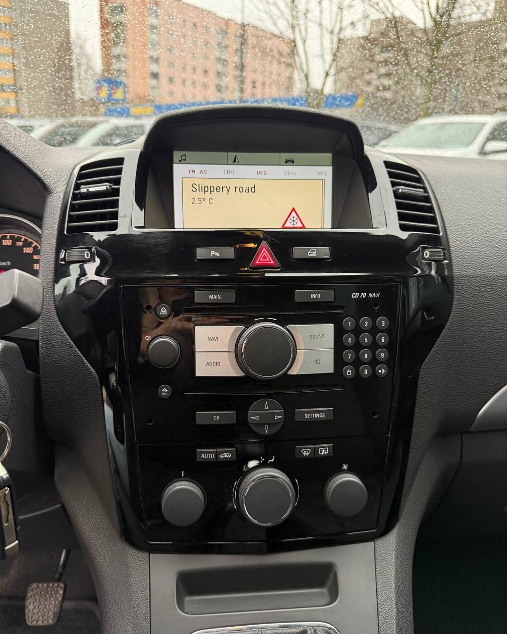 Opel Zafira B · Рестайлинг , 2011 г., механика, дизель - фото 10