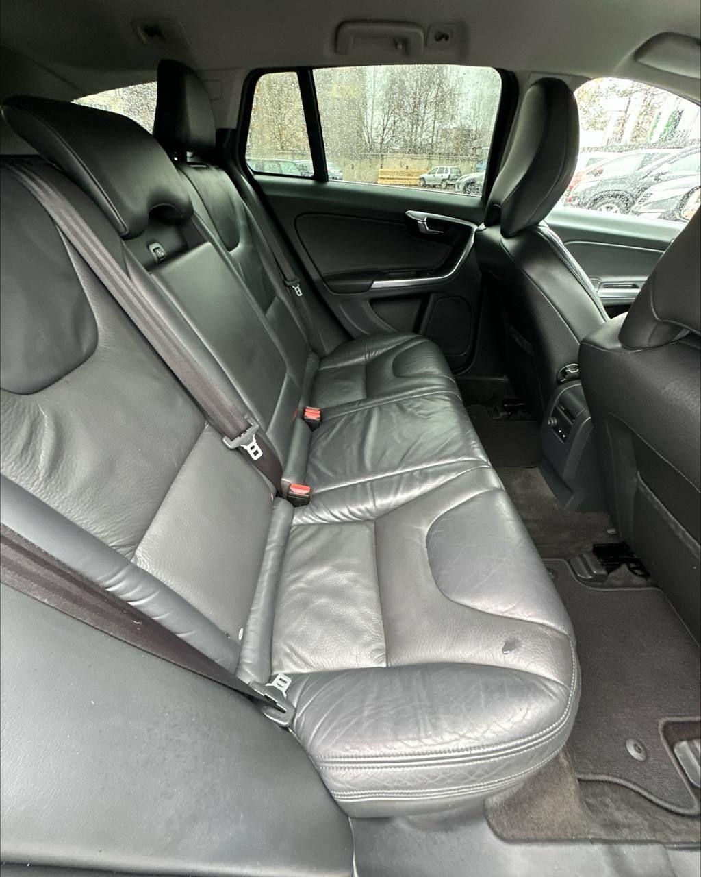 Volvo V60 I , 2011 г., механика, дизель - фото 11