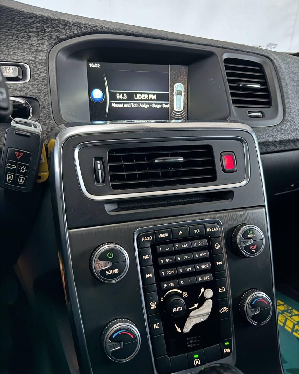 Volvo V60 I · Рестайлинг , 2014 г., механика, дизель - фото 12