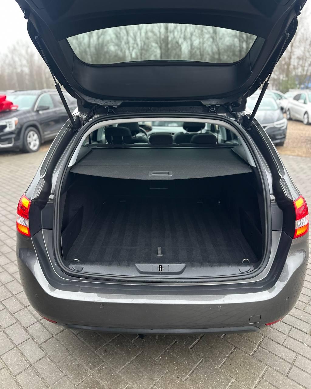 Peugeot 308 T9 · Рестайлинг , 2018 г., механика, бензин - фото 11