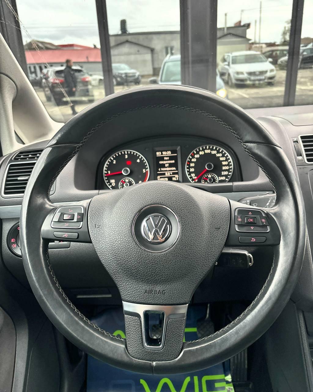 Volkswagen Touran I · 2-й рестайлинг , 2011 г., механика, дизель - фото 10