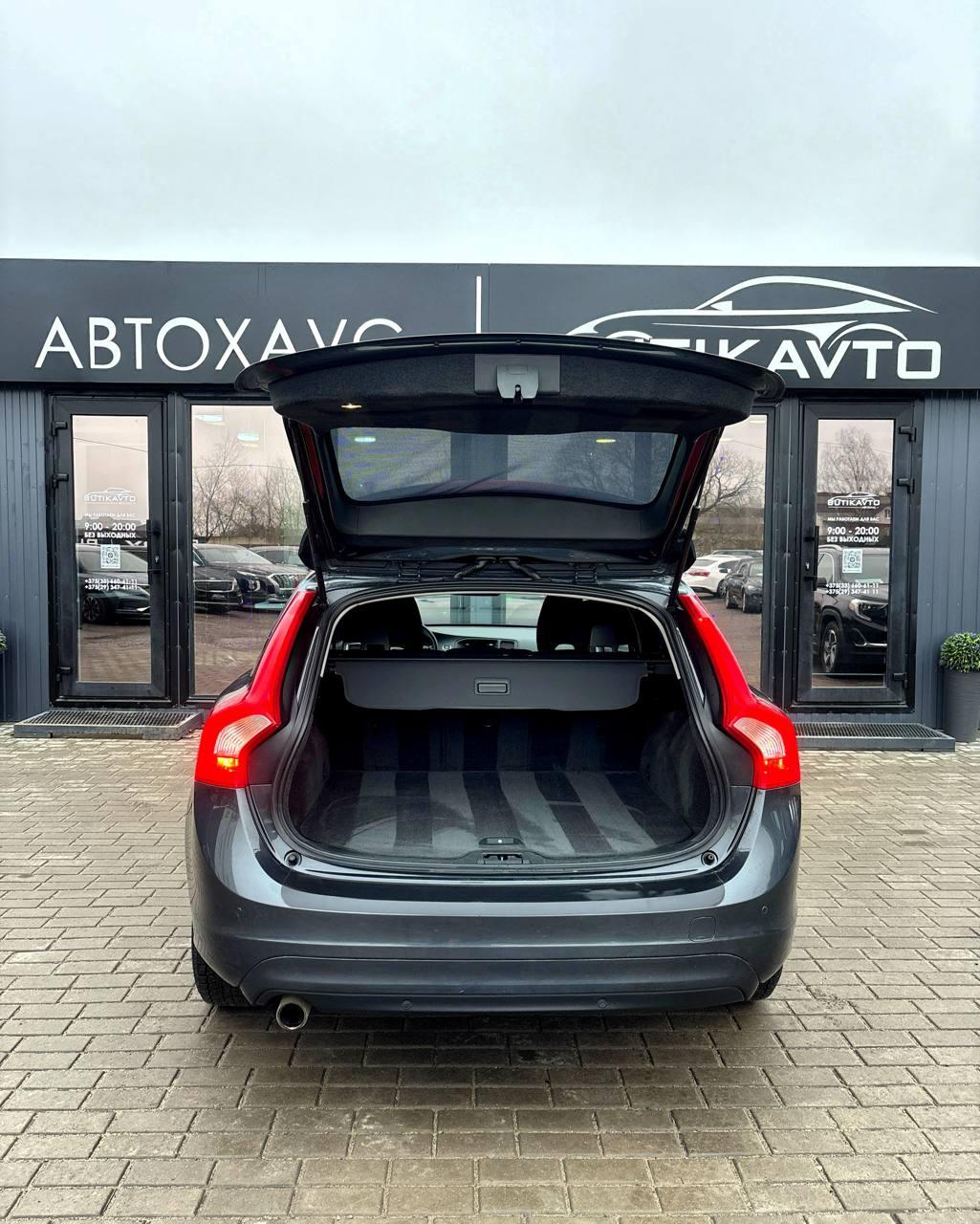 Volvo V60 I · Рестайлинг , 2015 г., механика, дизель - фото 12